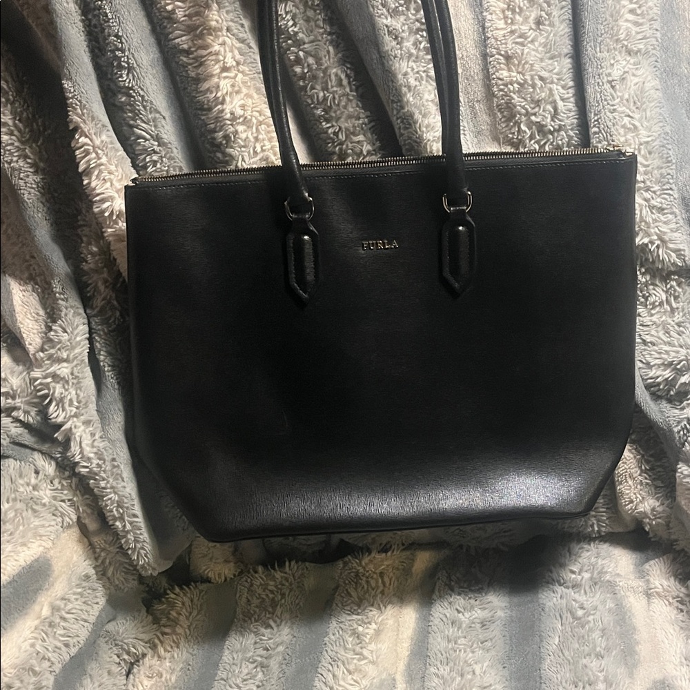 Furla Elegant Black Leather Tote